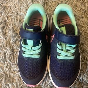 Nike Girls Star runner 2.0 Size 10.5 Purple with teal trim (Never worn)